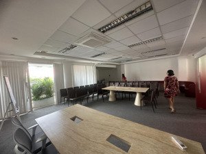 cho thuê văn phòng tại him lam kênh tẻ. giá 20tr/th . dt100m2, giá ưu đãi