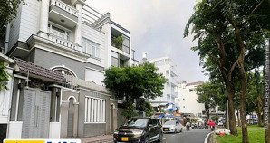 bán nhà phố 2 mặt tiền trường sa view q.1, công nhận 154m2, 4 tầng, 5 phòng ngủ, sổ hồng riêng.