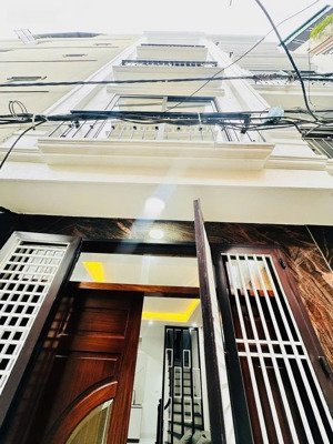 ở ko hết nên bán căn lạc long quân tây hồ. 45m lô góc, ô tô đỗ cổng, thoáng, gần hồ tây ở sướng.