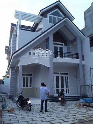 bán gấp nhà thái mới xây 10x40 mặt tiền ql51