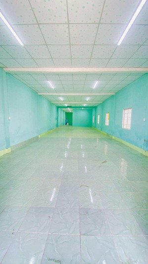 cho thuê kho 260 m2 mặt tiền quốc lộ 1a tiện chứa hàng