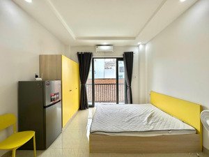 cho thuê căn hộ bancol full nội thất bếp xa giường gần ngã tư hàng xanh