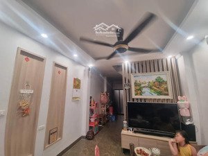 bán nhà kim giang, ô tô đỗ cổng,40m2 5 tầng 4 ngủ,nhà mới full đồ ở ngay cho gia đình trẻ hiện đại.