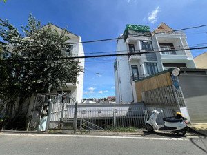 11.7 tỷ tl - chủ cần bán căn nhà phố có view - mặt tiền gần 12m - đường cổ loa, phường 2, đà lạt