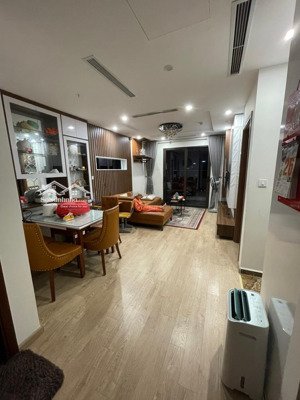 siêu hot cho thuê florence 100m2, 3 ngủ full đồ đẹp có slot ô tô 16tr/th . lh: 