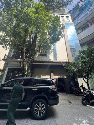 bán nhà lô góc, vỉa hè, ô tô tránh, thang máy hoàng quốc việt 80m 7 tầng mt 6m 30.5 tỷ