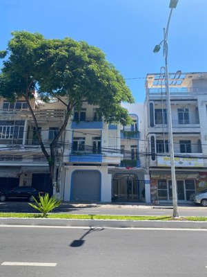 bán nhà mặt tiền đường biển trần phú dt 195m2 đất vuông vắn, homestay 3 tầng có nội thất, 39 tỷ tl
