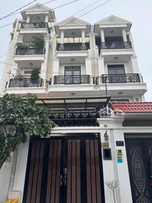 cho thuê nhà ngay gigamall có 4pn , oto đậu trong nhà , có nội thất