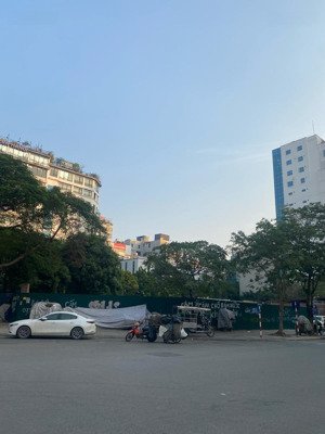 bán mảnh đất 3270m2 lô góc 3 mặt tiền trung tâm cầu giấy