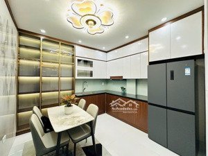 tôi cần bán nhà cầu giấy vài bước ra phố - ngõ ô tô - nhà đẹp công năng đỉnh - hàng hiếm cầu giấy