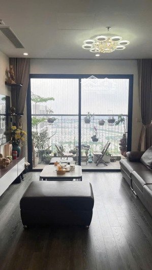 cần bán căn góc 3n+1 tầng cao,view thoáng dt90m2 zenpark giá 6.8 tỷ full đồ về ở ngay.lh 