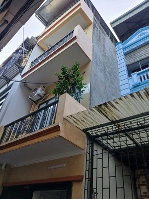 nhà đẹp dân xây ô tô đỗ cửa thoáng sáng giao thông thuận tiện tầm tiền hiếm có