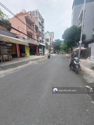 bán căn hộ dịch vụ 40 phòng, thu nhập 2 tỷ/năm