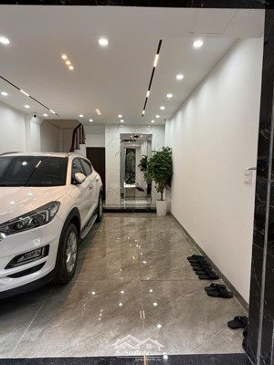 bán nhà phố ngọc lâm: phân lô, gara, thang máy, 8 tầng, full nội thất nhập, 40m, chỉ 13tỷ2