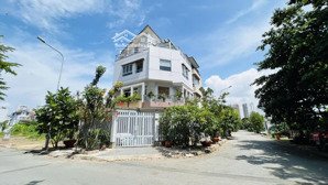 biệt thự khu thế kỷ 21, góc 2 mt bát nàn, sân vườn tiểu cảnh siêu đẹp, sử dụng 400m2, tốt nhất khu