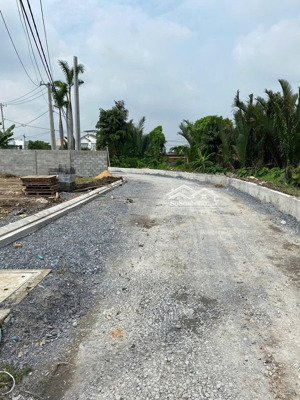 bán đất 162m2. mặt tiền kênh rạch gia vườn lài. đang làm mở rộng đường rất đẹp. 6.5 tỷ