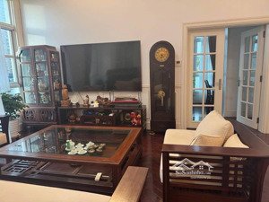 bán gấp căn góc thoáng, hướng mát, dt 193m2 3n2vs. full đồ mới đẹp sẵn ở tại cccc the manor, mễ trì