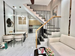 nhà đẹp 2 tầng, 30m2, hẻm 3m thông, ngay vincom quang trung, sát sân bay, chỉ 4.95 tỷ