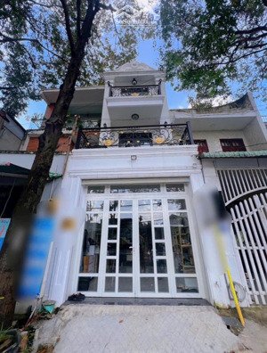 - cho thuê nhà mặt tiền đường nguyễn tri phương gần phố đi bộ bạch đằng- phú cường - thủ dầu một- b