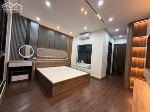 BÁN NHÀ MỚI DÂN XÂY SÁT PHỐ CỔ NGỌC LÂM 50M, 5T, MT5M, GIÁ NHỈNH 11 TỶ (THƯƠNG LƯỢNG SÂU).