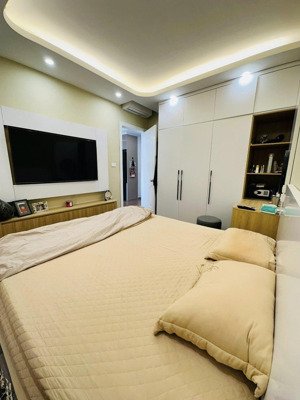 bán gấp hộ chị gái căn hộ 56m 2 ngủ 1vs nhà đẹp giữ gìn hướng mát đã có sổ