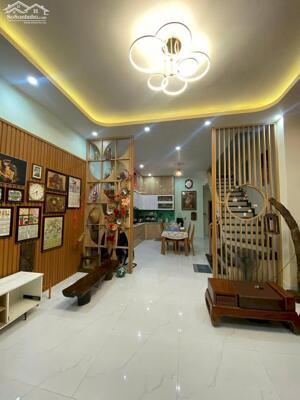 Bán Nhà 3 tầng Đường Lê Gia Đỉnh 17.5m đường rộng, thoáng nhất Bàu Vá.