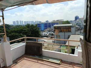 phòng ban công tách bếp, full nội thất nguyễn biểu, q5, 5 triệu, 25 m2 hàng hot