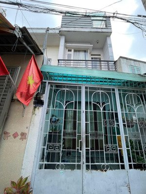 chính chủ gửi bán nhà 3 tầng-60m2-hẻm xe tải 5m-đường lê trọng tấn giáp eaon tân phú-giá hơn 4 tỷ