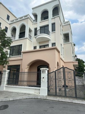 bán gấp căn biệt thự đơn lập vinhome oceanpark- giá đầu tư