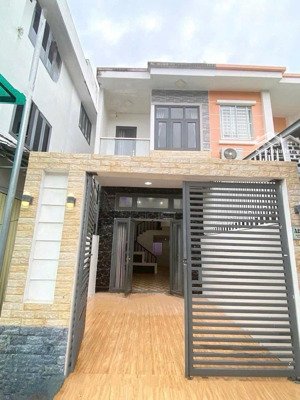 cho thuê nhà cty 8 cần thơ, 3 phòng ngủ, 3 máy lạnh, đb, lộ 16m, sân oto