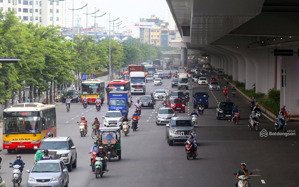 bán nhà chính chủ mặt phố phạm văn đồng dt 44m2, mt 3.9m, 6 tầng, cho thuê 360tr/năm, vỉa hè 7m