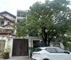 cho thuê villa mới dt 8x20m 1 trệt 3 lầu kdc đường lương định của - giá 42tr/tháng