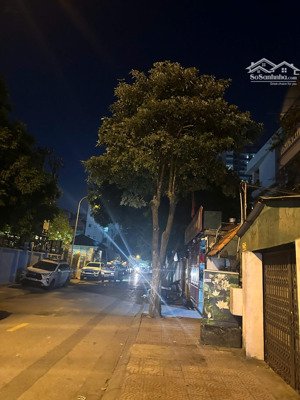 nhà đẹp thiết kế 5 tầng ngõ 298 ngọc lâm, dt 40m2 giá 14,2 tỷ , ngõ 3 gác đi thoải mái