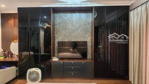 nhà lô góc ngõ 157 pháo đài láng 60m2 xây 5 tầng, mặt tiền 4.2m, giá 32 tỷ. l/h: 