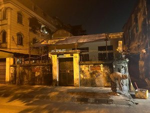 bán nhà 5 tầng ngõ 298 ngọc lâm, dt 40m2 giá 14,2 tỷ , ngõ 3 gác đi thoải mái, căn nhà thiết kế đẹp