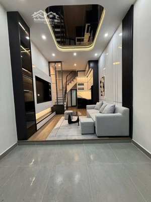 bán nhà kim mã, vị trí vip, nhà sát phố, ngõ thông, xây mới 30m*5t full nội thất hiện đại, ở ngay