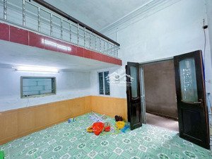 chính chủ bán nhà ngõ văn chương, diện tích 30m2, 3 tầng cũ, mặt tiền 4,7m, giá 6,55 tỷ