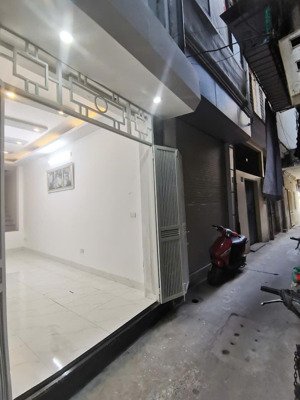 ở trung tâm đống đa mà vẫn yên tĩnh hiếm có.
căn nhà 5tầng mới tinh đủ 3phòng ngủ, có góc đọc sách