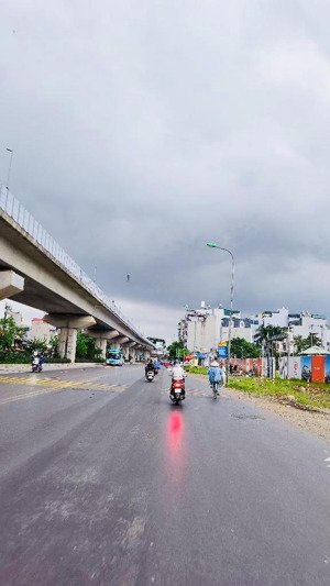 nhỉnh 17 tỷ nhà 7 tầng thang máy - phân lô vỉa hè rộng kd văn phòng cạnh ga và bến xe yên nghĩa