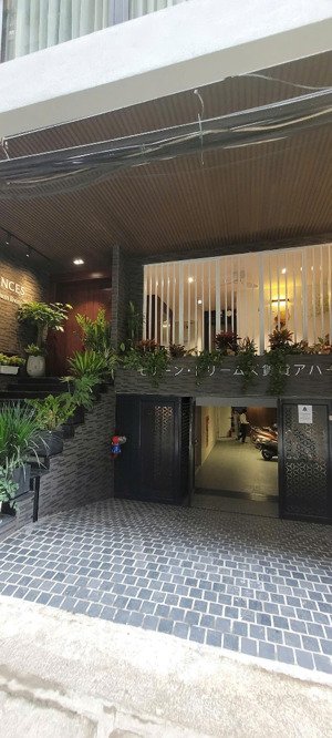 bán căn hộ dv cao cấp phố liễu giai dt 136m2 - 8 tầng 1 hầm - mt 8m - giá 90 tỷ