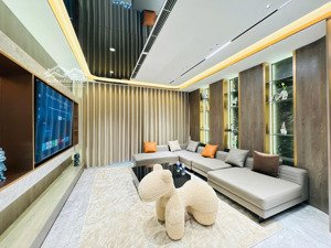 thang máy ô tô nguyễn văn cừ long biên hà nội 60m2