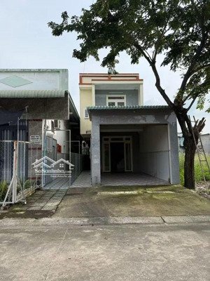 chính chủ gửi bán căn nhà lầu và 3p trọ tại khu tái định cư mỹ phước 3 ( khu g ) dt 150m2 sổ sẵn.