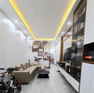 nhỉnh 8 tỷ sở hữu căn nhà phố nguyễn chính, hoàng mai, dt 44m2, 4pn, khu vực hiếm nhà bán