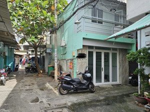 - địa chỉ: 300/ trịnh đình trọng, p. hòa thạnh, quận tân phú
- diện tích đất: 4.2m x 7.15m