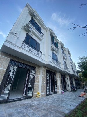 hot! nhà vân côn 53m2*4t, vị trí đẹp ôtô đỗ gần có sân rộng, 800m ra đl thăng long. giá 4.15 tỷ