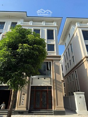 bán liền kề xẻ khe phân khu vịnh tây gần đại lộ bốn mùa, hướng đông nam, đã hoàn thiện cơ bản