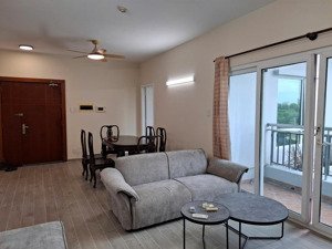 cho thuê căn hộ 120m2, 3 phòng ngủ rộng rãi ,có bancông đường hoàng minh giám,quận phú nhuận.gía rẻ