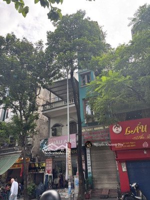 vị trí chiến lược khu phố thương mại mạnh sổ đẹp nở hậu. e duy hỗ trợ xe sang đưa đón khách xem