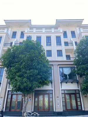 bán căn biệt thự thời đại 11-40 vị trí đắc đia, đối diện 10 tòa masterise ocean park 3.