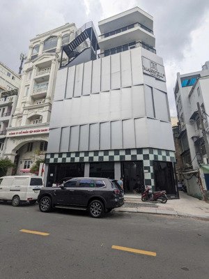 giảm thêm 7 tỷ bán tòa nhà võ văn ngân 10x21m kết cấu: 6 tầng hđt: 160tr/tháng giá: 32 tỷ